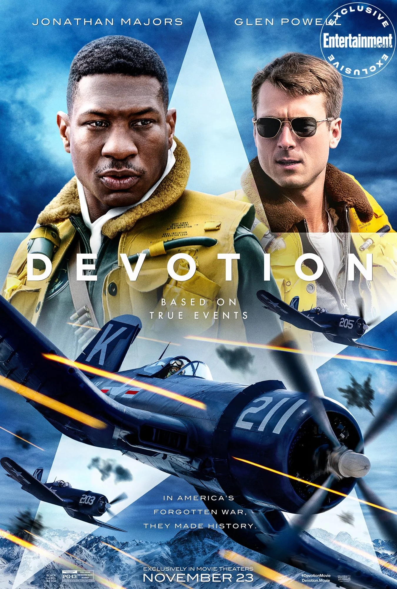 A 'Devotion' egy pilóta történetét mutatja be, aki megpróbálta megmenteni szárnysegédjét a koreai háborúban.
