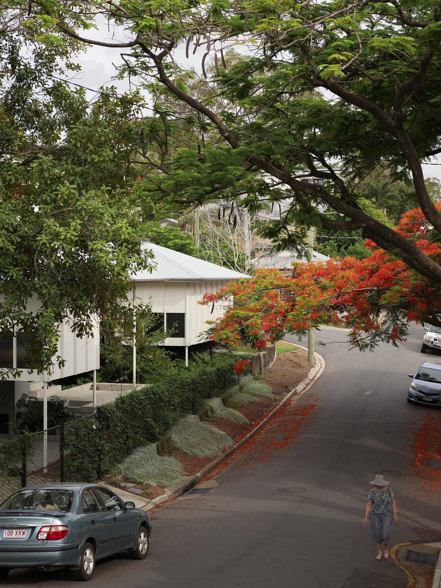 Ezt a könnyen átalakítható terekkel rendelkező otthont a John Ellway Architect tervezte és az ausztrália Brisbane-ben találjuk