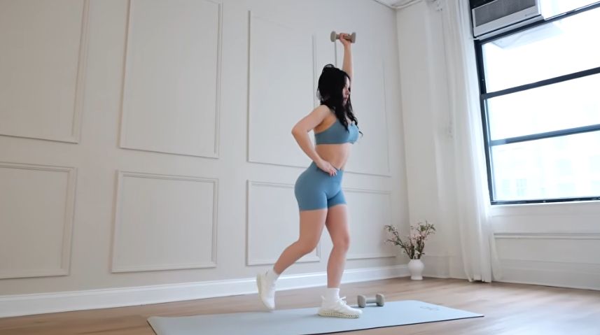 Húsz perc könnyű-súlyzós edzés