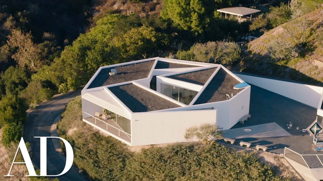 A rocklegenda Flea 8,800,000 dolláros dombtetői otthonának belseje 
