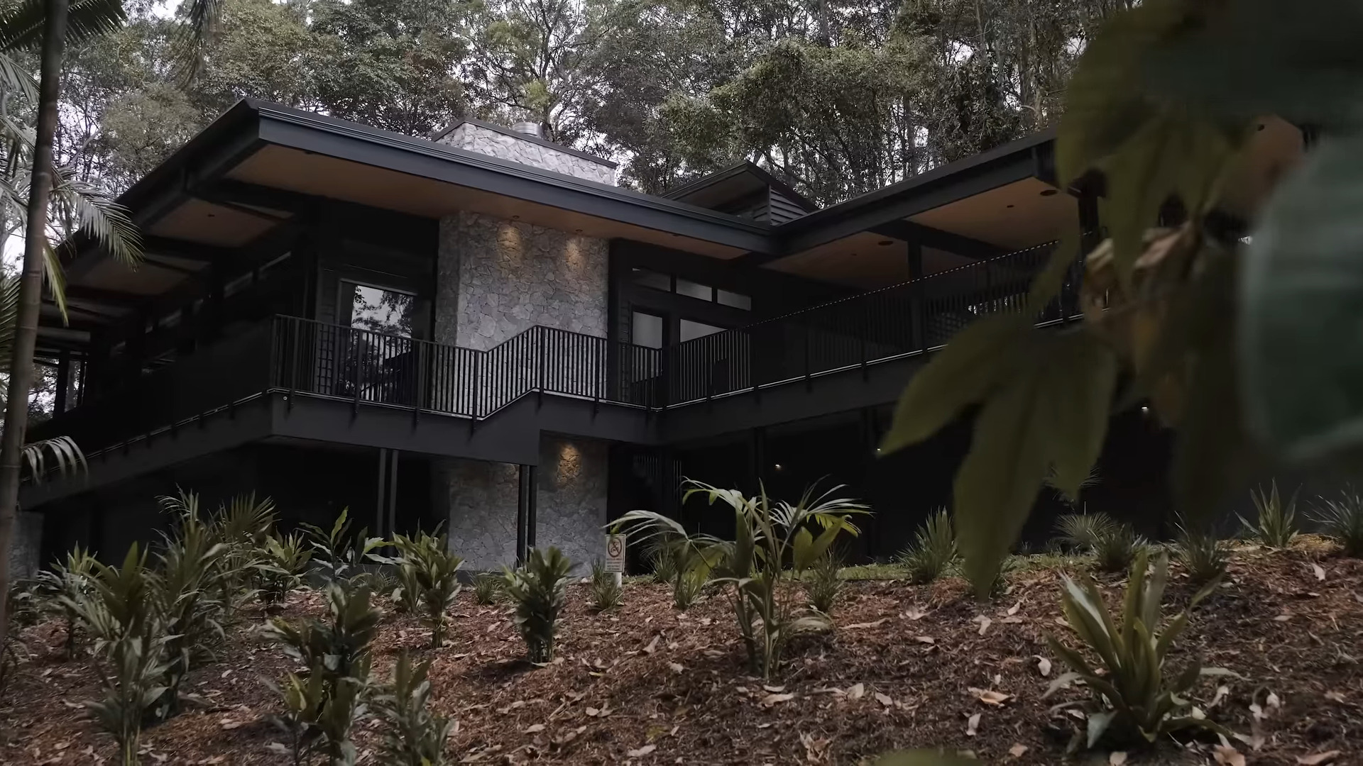 Kooringal Lodge: századközepi modern, ipari dizájn egy több millió dolláros otthonban